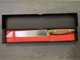 Brotmesser aus Damaststahl mit Holzgriff