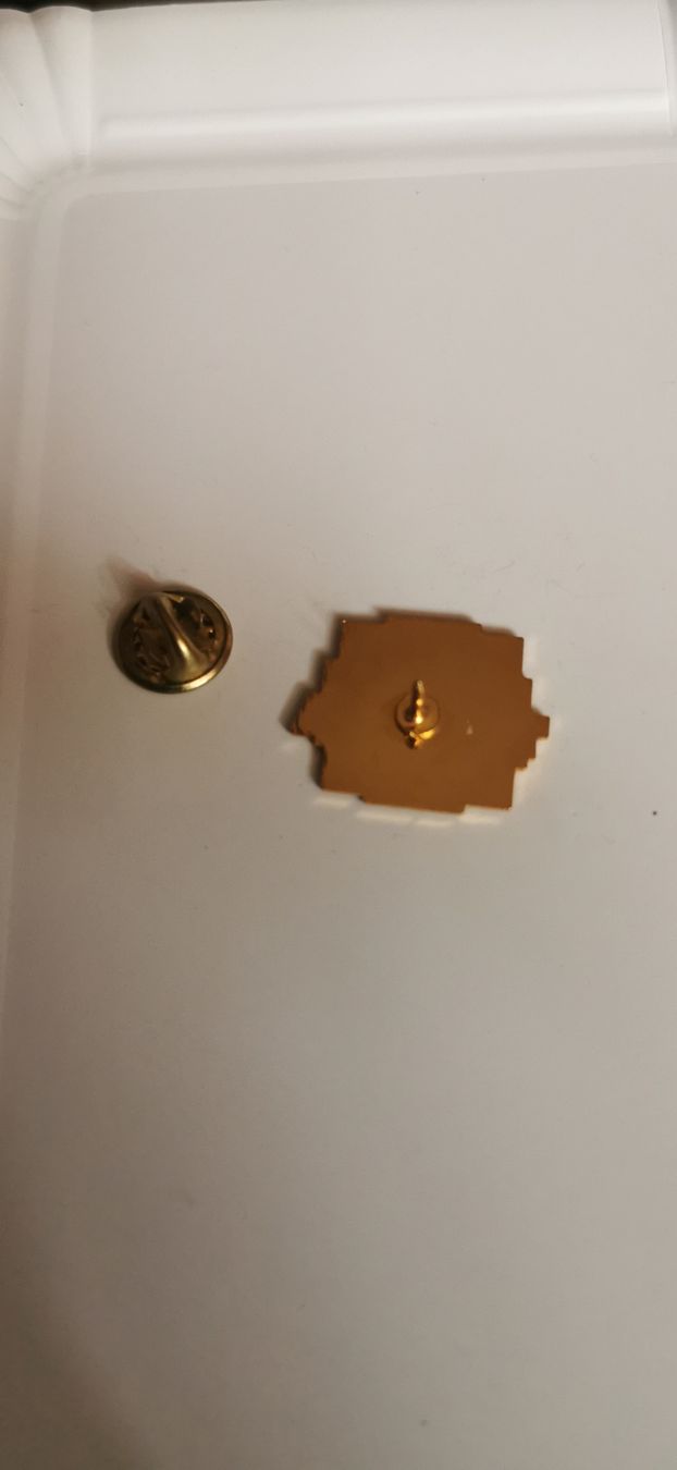 Placchette & Badge: Pin Toshiba  – Usato da Genève venduto da vins50 1