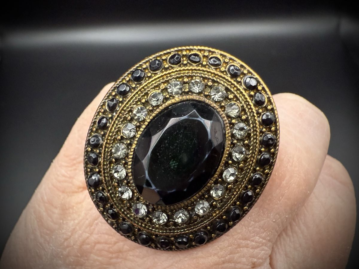 Ringe: Vintage Kristalle Schwarzer Cocktailring Elastische Größe – Gebraucht aus Lamone von LaCantinaMagica 3
