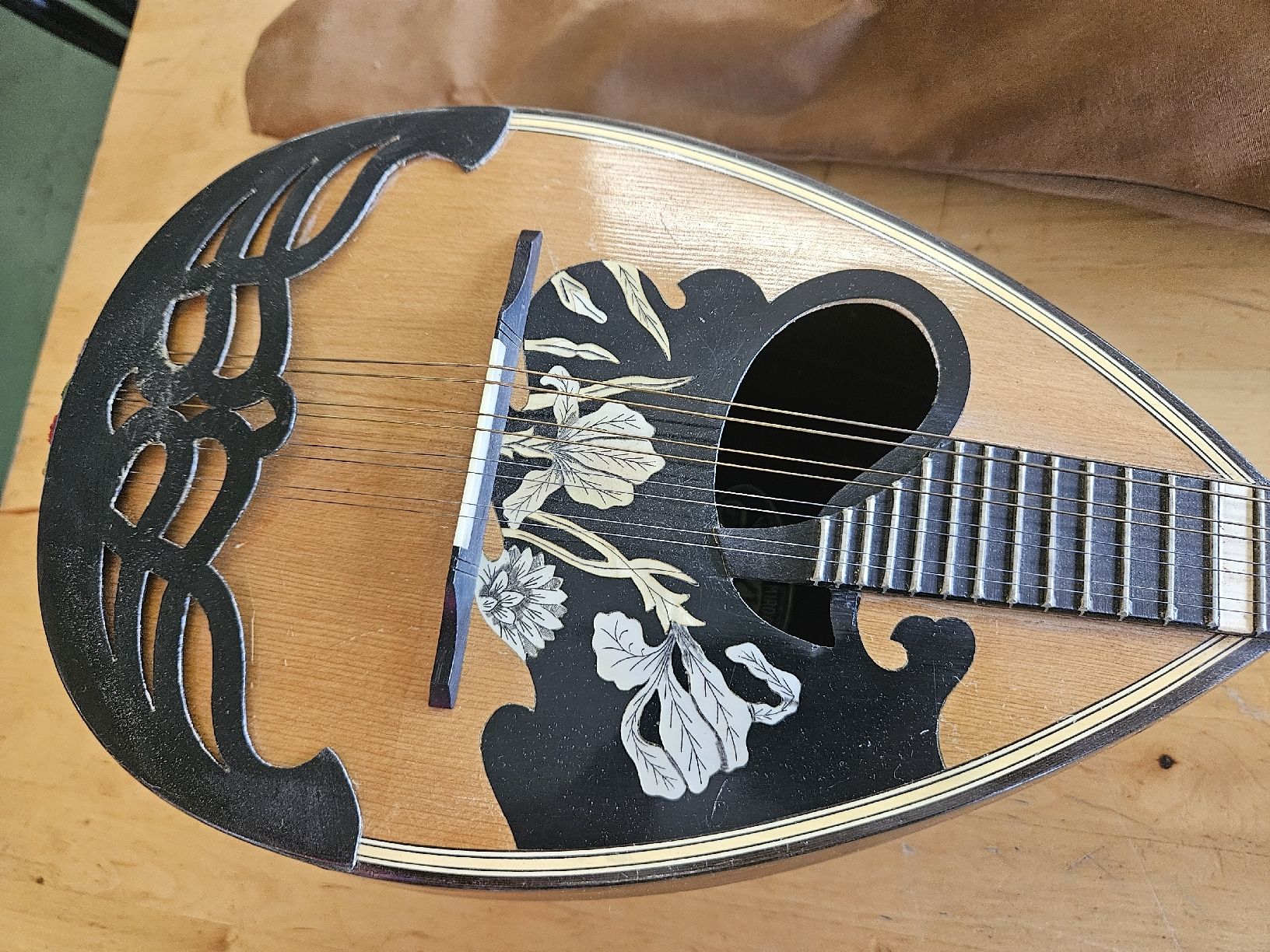 Musikinstrumente: Mandoline aus Sicilien  – Gebraucht aus Pratteln von Cartonsducoeur_bl 1