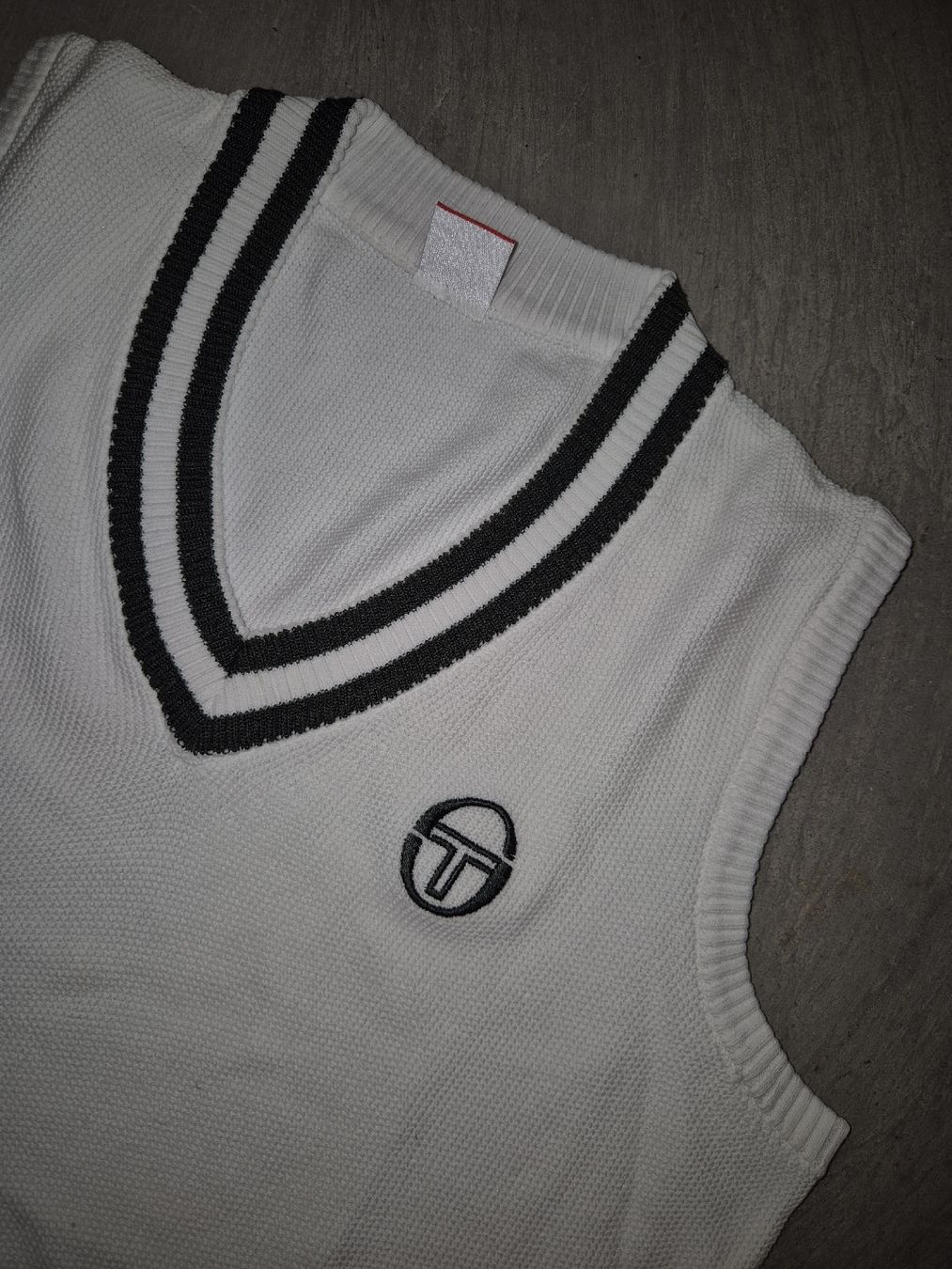 T-shirt: Pull sans manches Sergio Tacchini  – Usato da Puplinge venduto da melodiieee 1