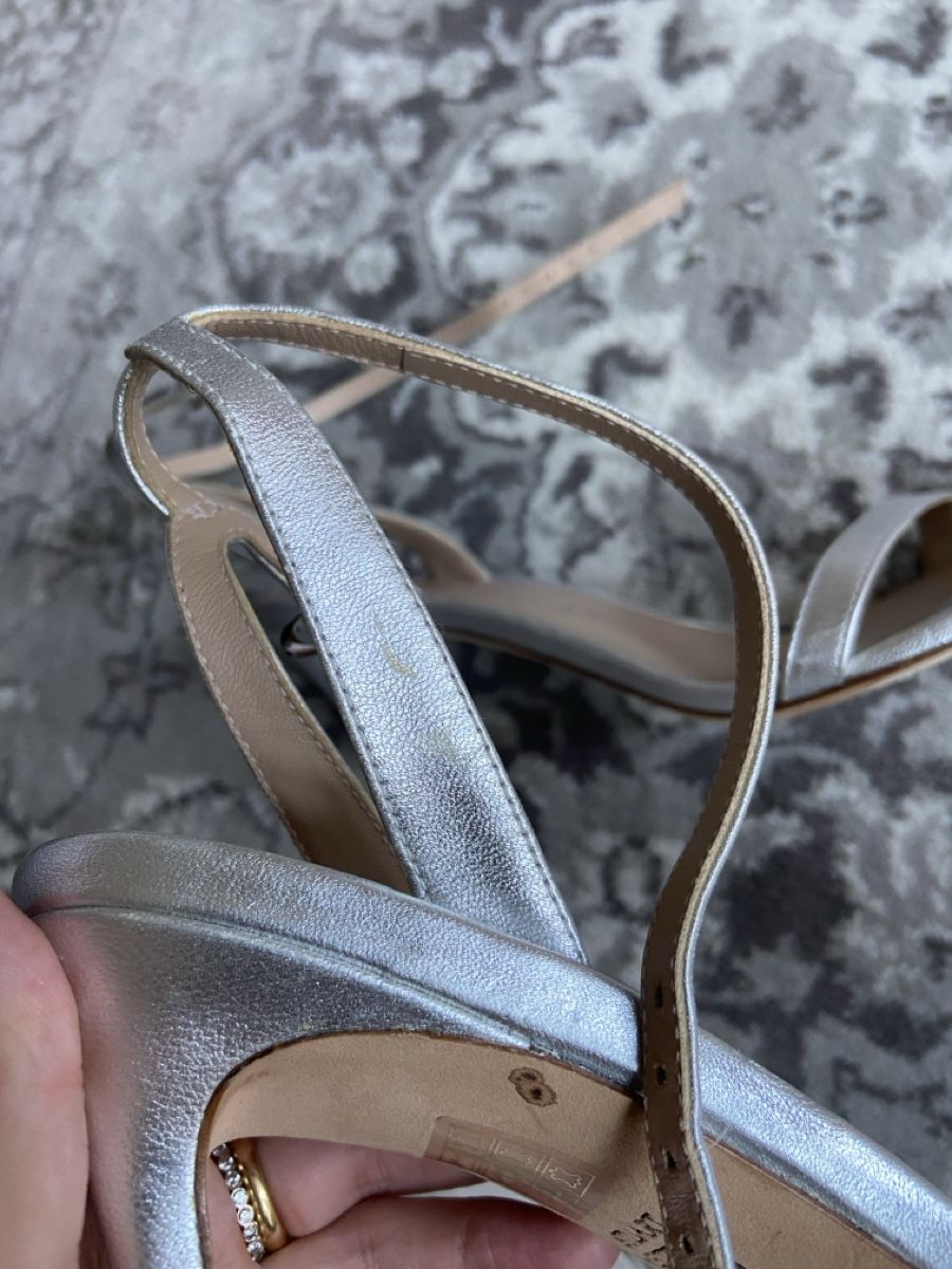 Stuart Weitzman Scarpe da donna: Stuart Weitzman Barelynude 100 Sandals Platinum Silver Heels – Usato da Münchenstein venduto da B771 9