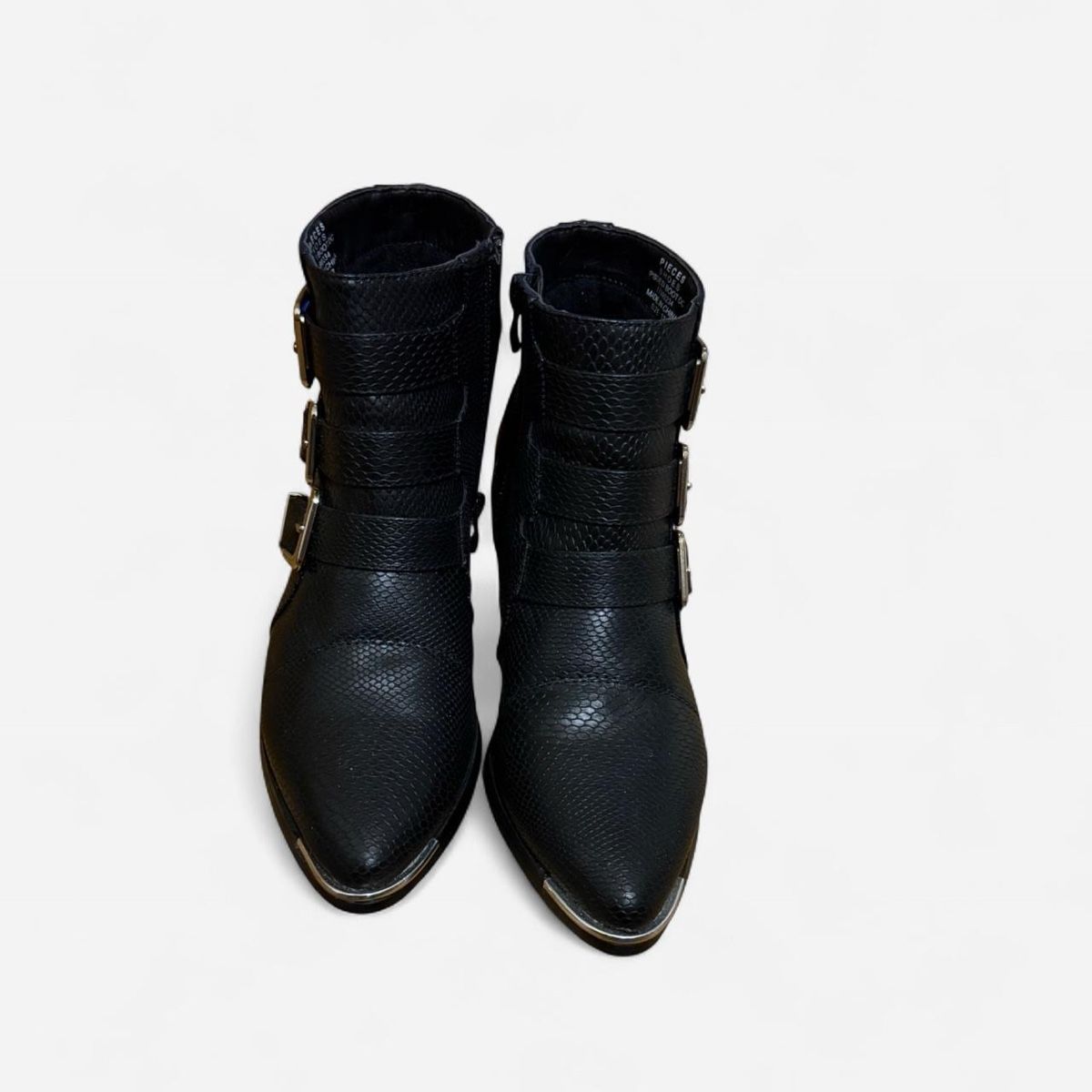 Scarpe da donna: Black ankle boots with silver buckles – Nuovo (secondo la descrizione) da Basel venduto da 1moonstar 1