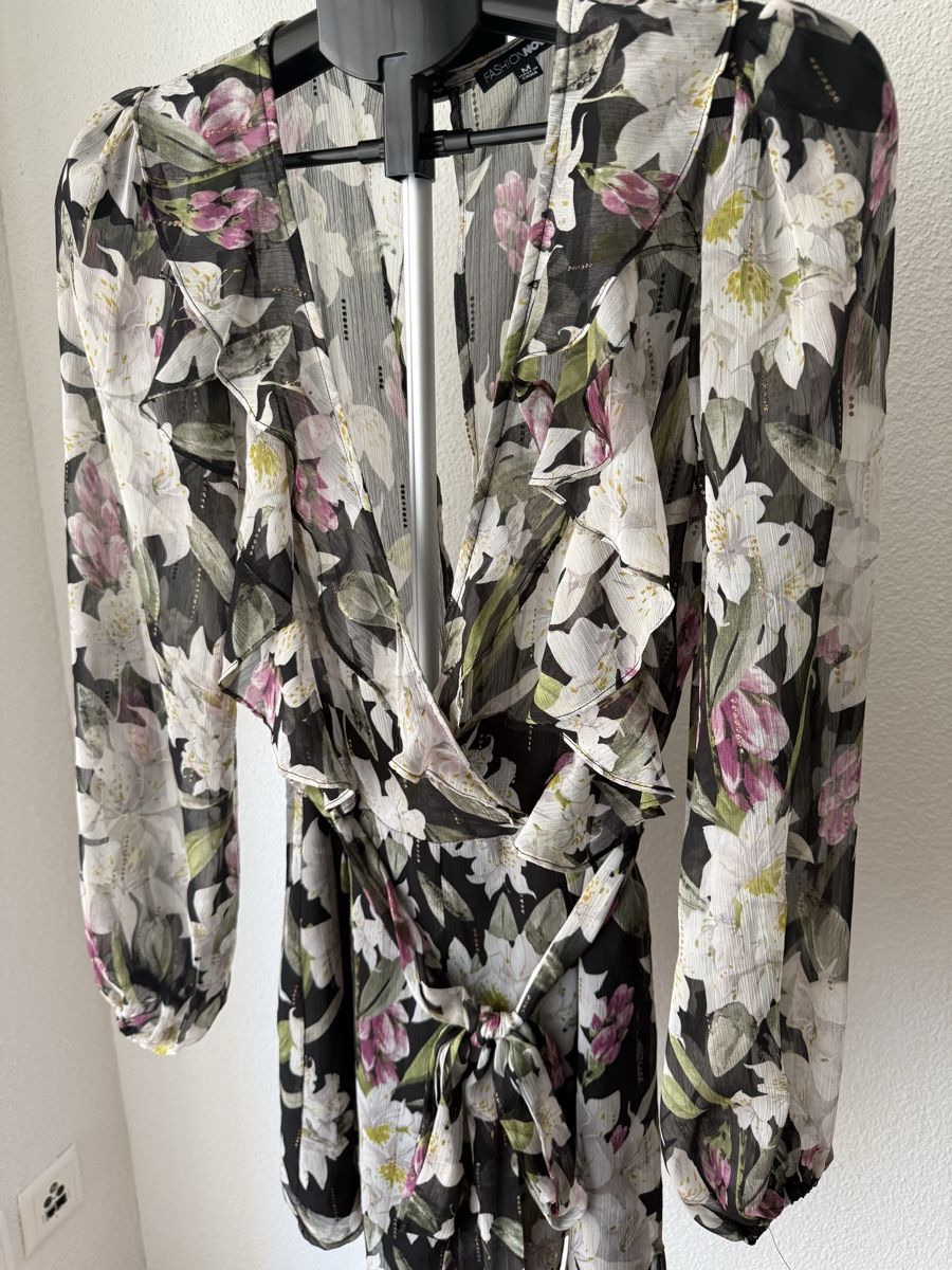 Tute: Fashionnova Jumpsuit Grösse M – Nuovo (secondo la descrizione) da Rorschacherberg venduto da drdupor 2