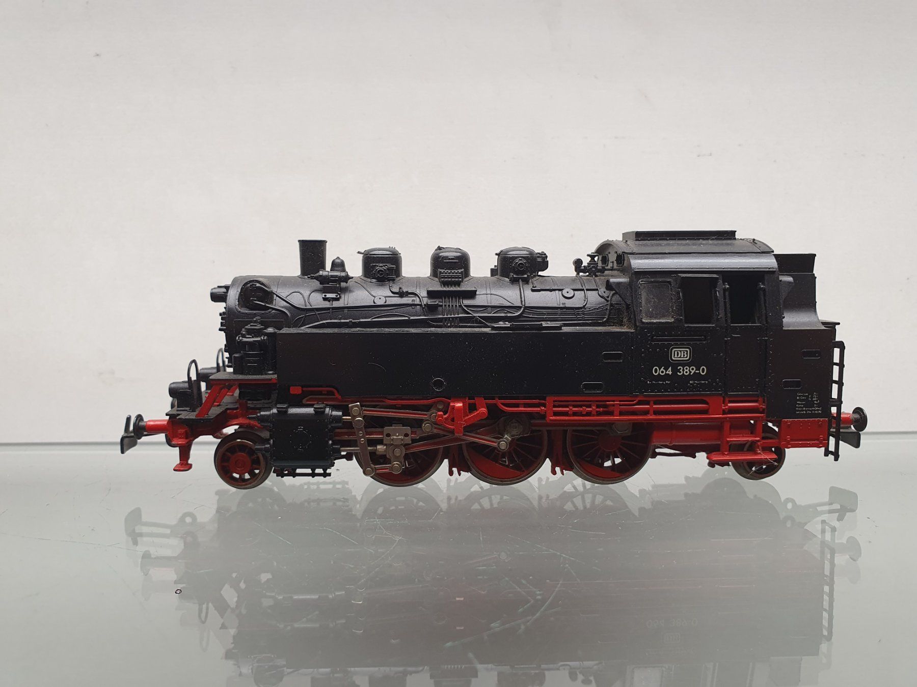 Fleischmann Modellini di ferrovie: FLEISCHMANN:DC: DB TENDERDAMPFLOK BR 064 OVP – Usato da Biglen venduto da taunus82