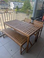 Massiver Holzgartenmöbel-Set mit Tisch, Bank & 2 Stühlen