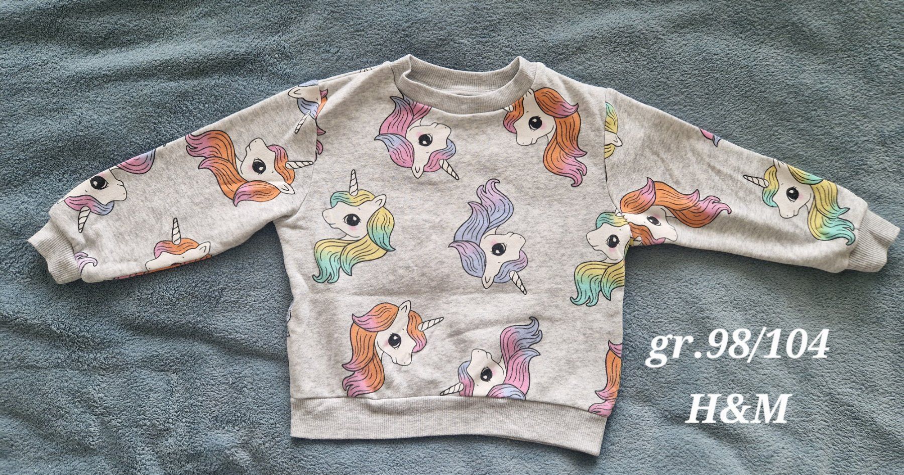 H&M Pulls et sweat-shirts: Pullover grösse 98/104 Einhorn – D'occasion à Heimberg par Eleanor20