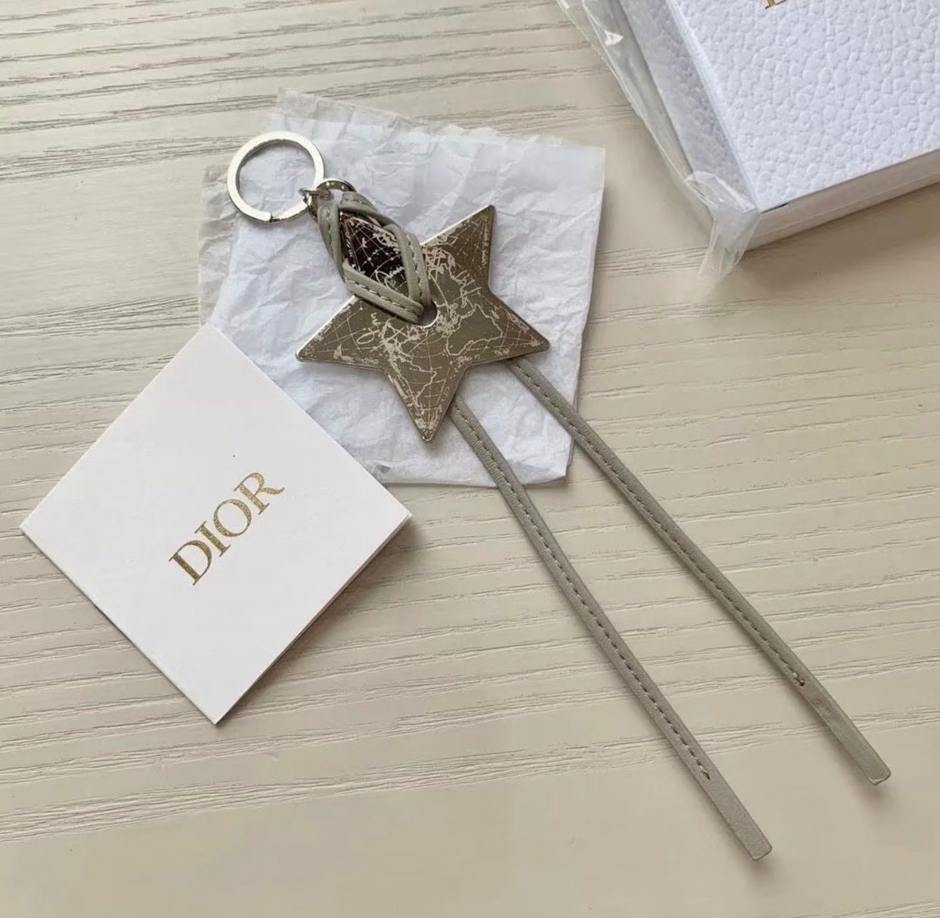 Dior Portachiavi: Bag charm/ Key chain original with dust-bag – Nuovo e nell'imballaggio originale da Chur venduto da Madeys