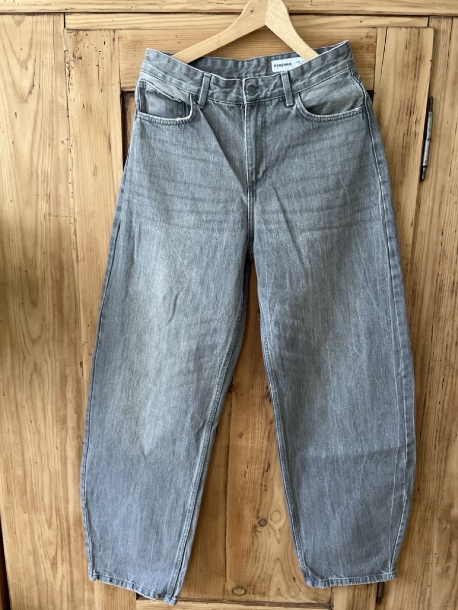 Bershka Jeans: Bershka Jeans 38 neu – Usato da Spiez venduto da Vemai