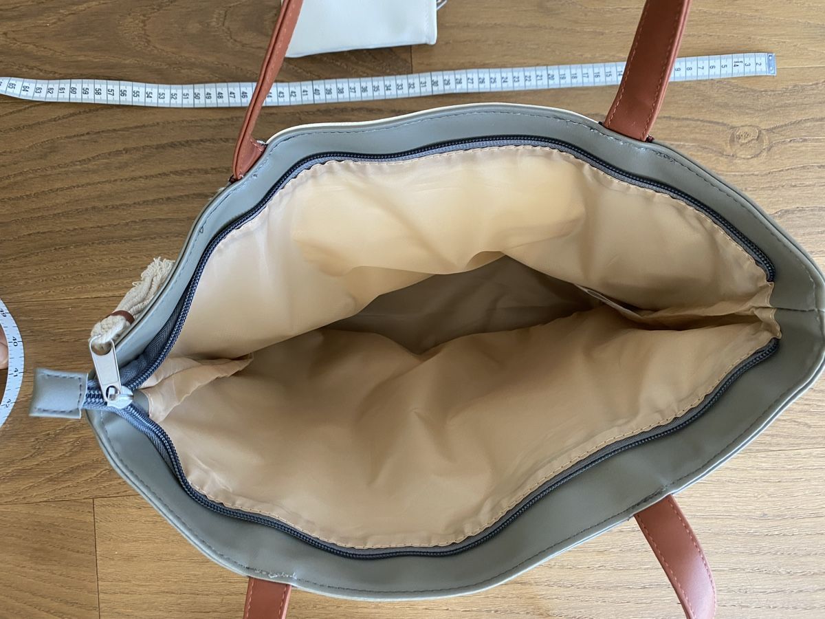 Sacs femmes: Handtasche mit Necessaire neu  – Neuf avec emballage d'origine à Meggen par 6003Luzern 2