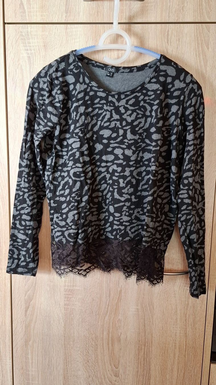 T-shirt: Langarm T.Sihrt mit Spitzenbesatz, Leo-Muster . – Usato da Plagne venduto da Reticulum01 7
