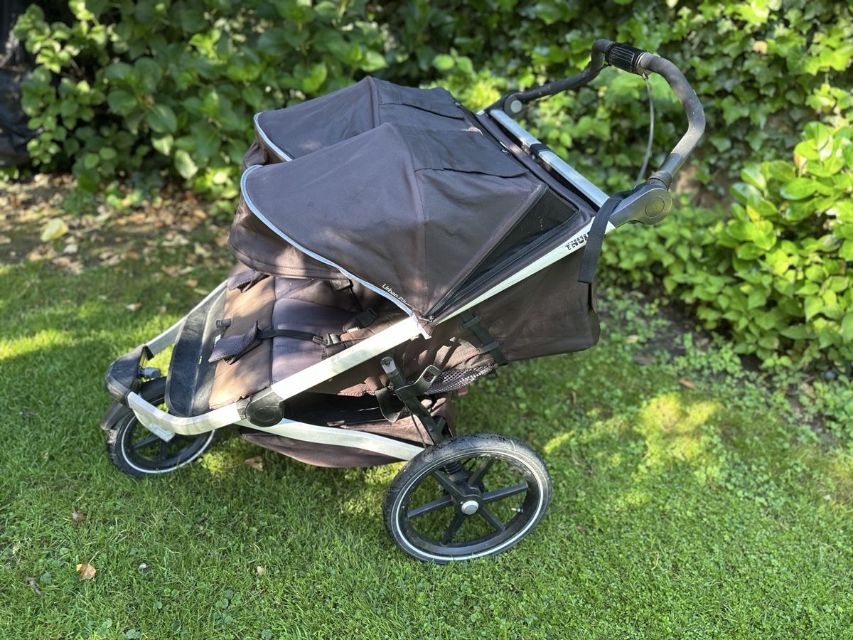 Thule Kinderwagen: Thule Double Stroller Jogger for twins - Great for Summer! – Gebraucht aus Wolfhausen von Catalin_Neacsu