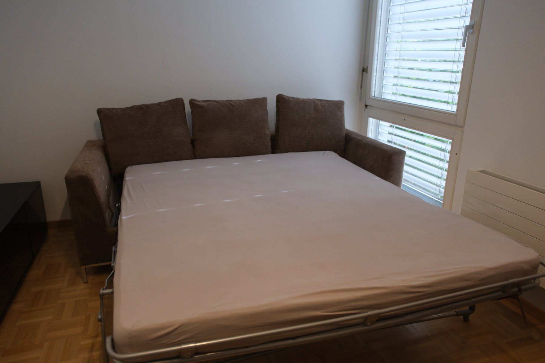 Sofas: Designer Schlafsofa / Bettsofa mit grossem Hocker – Neu (gemäss Beschreibung) aus Weinfelden von PoJeje 6