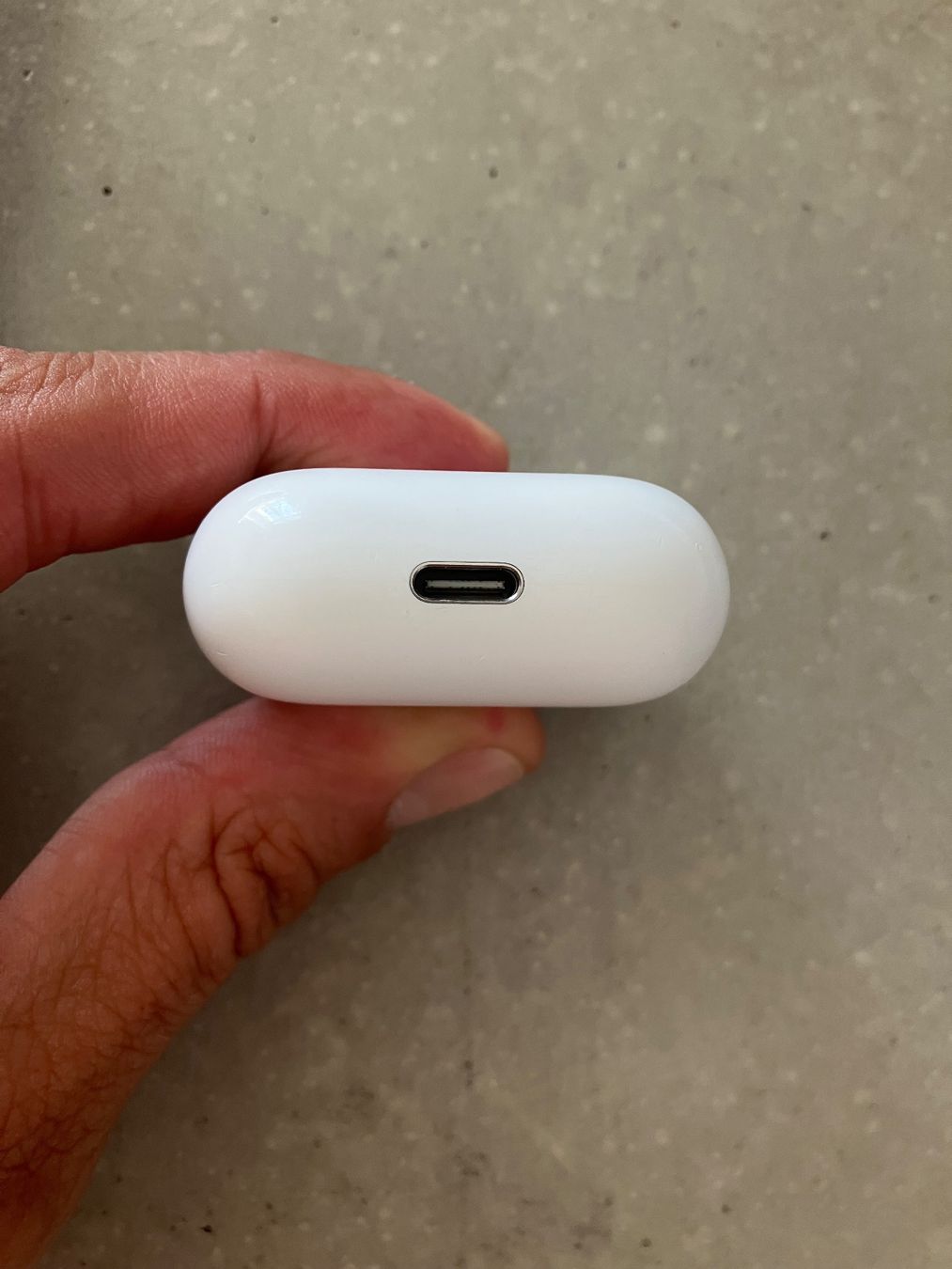 Apple Casques audio: APPLE AIRPODS 4 CASE – D'occasion à Lausanne par mr.v 7
