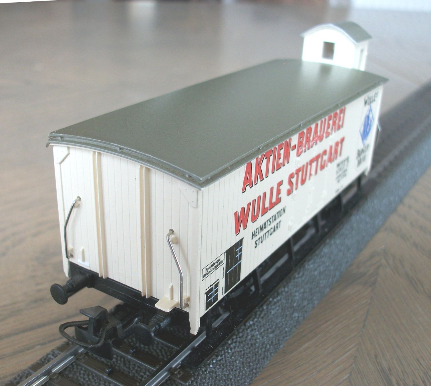 Märklin Modellini di ferrovie: Flachdach-Bier-Güterwagen; neu & OVP – Nuovo e nell'imballaggio originale da St. Moritz venduto da Manu7500 3