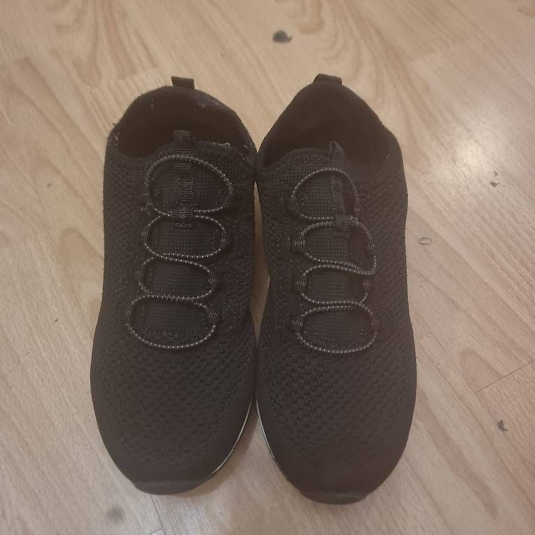 Damenschuhe: Schwarze Sneaker Gr. 37 – Gebraucht aus Bern von DiLara2000