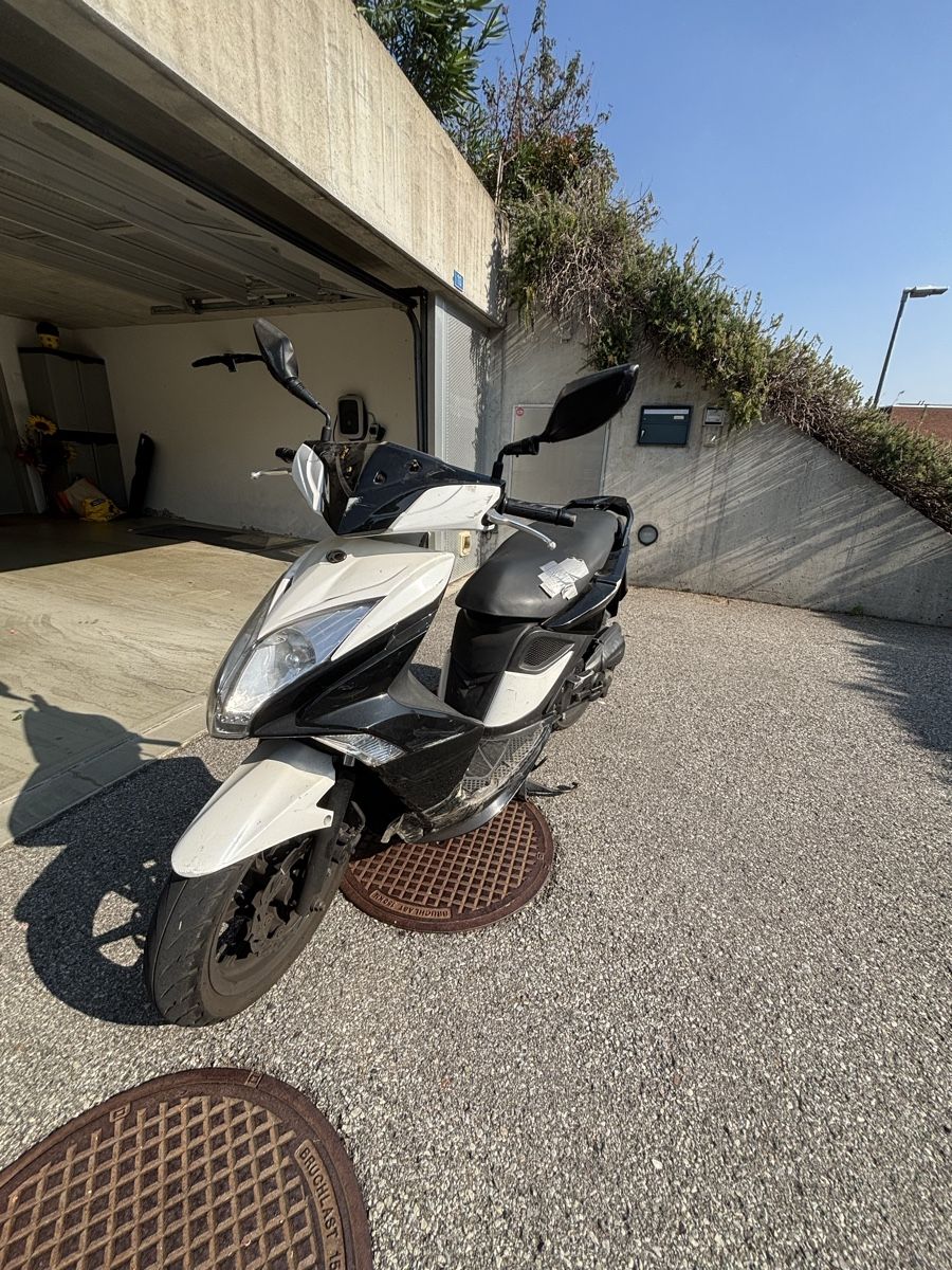 Kymco Scooters: Scooter Kymco Super 8 50cc – Gebraucht aus Castel San Pietro von plv_xmf8