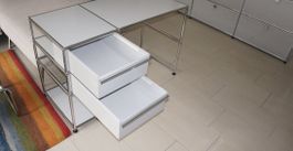 USM Pult Reinweiss 2 Schubladen