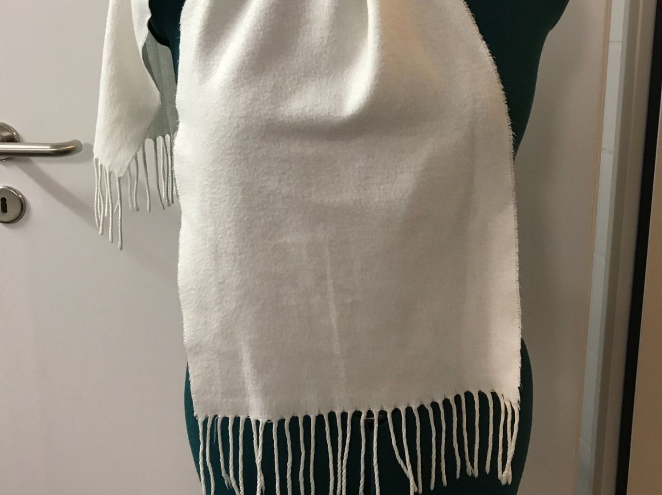 Foulards & écharpes: Schicker Winter Schal Weiss – D'occasion à Guntershausen par Gloominati 1
