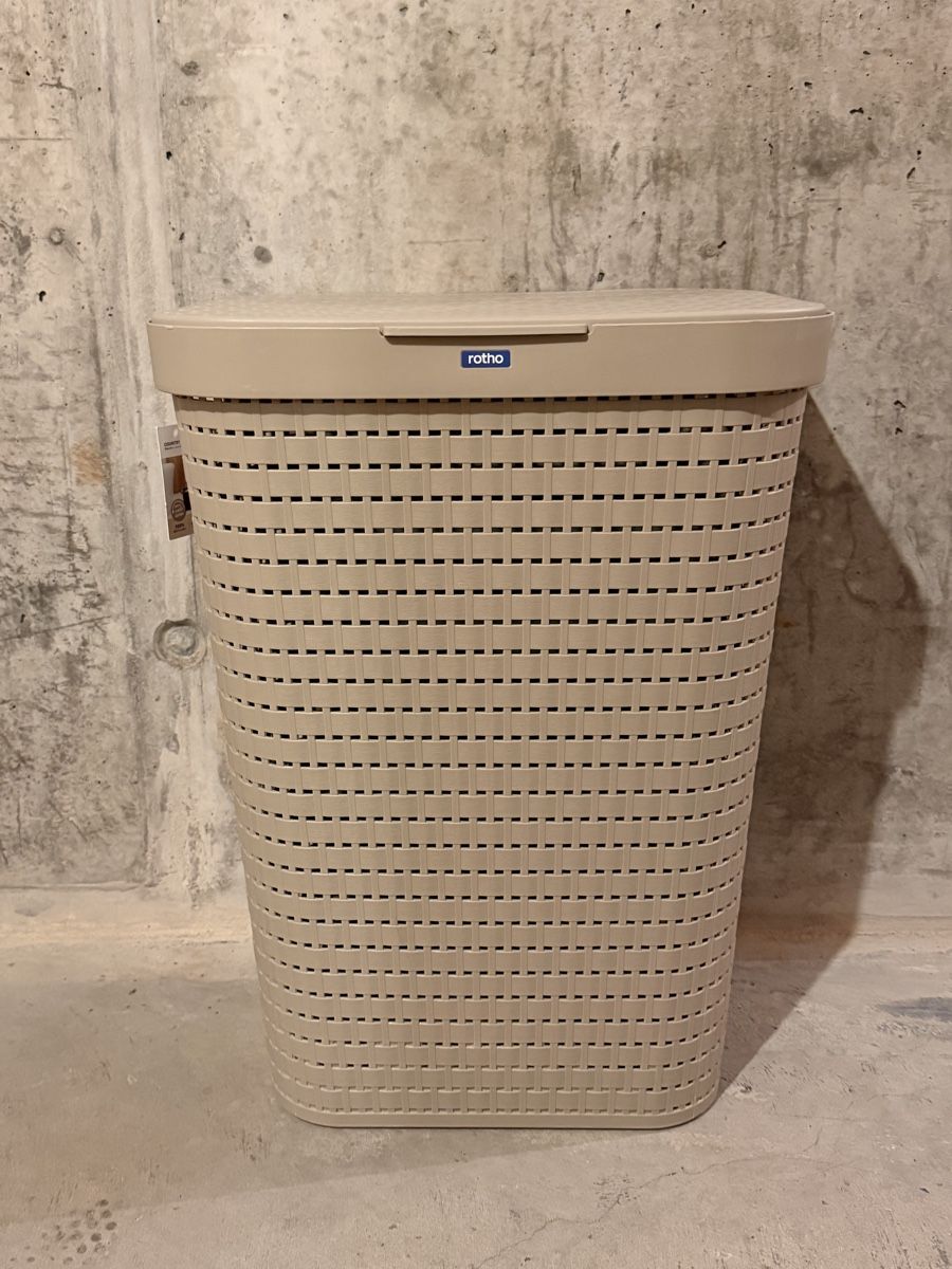 Rotho Paniers à linge: Wäschekorb Rotho beige mit Deckel -NEU – Neuf (Voir description) à Laupen BE par Lisafurby