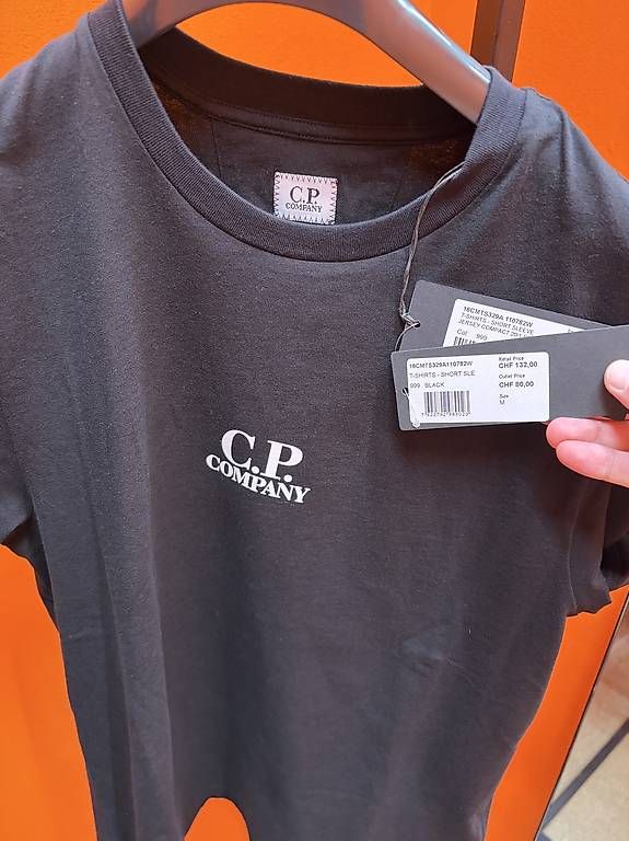 T-shirt: T-shirt C.P. Company Nera - Nuova e Originale – Usato da Massagno venduto da PAKINVV 1