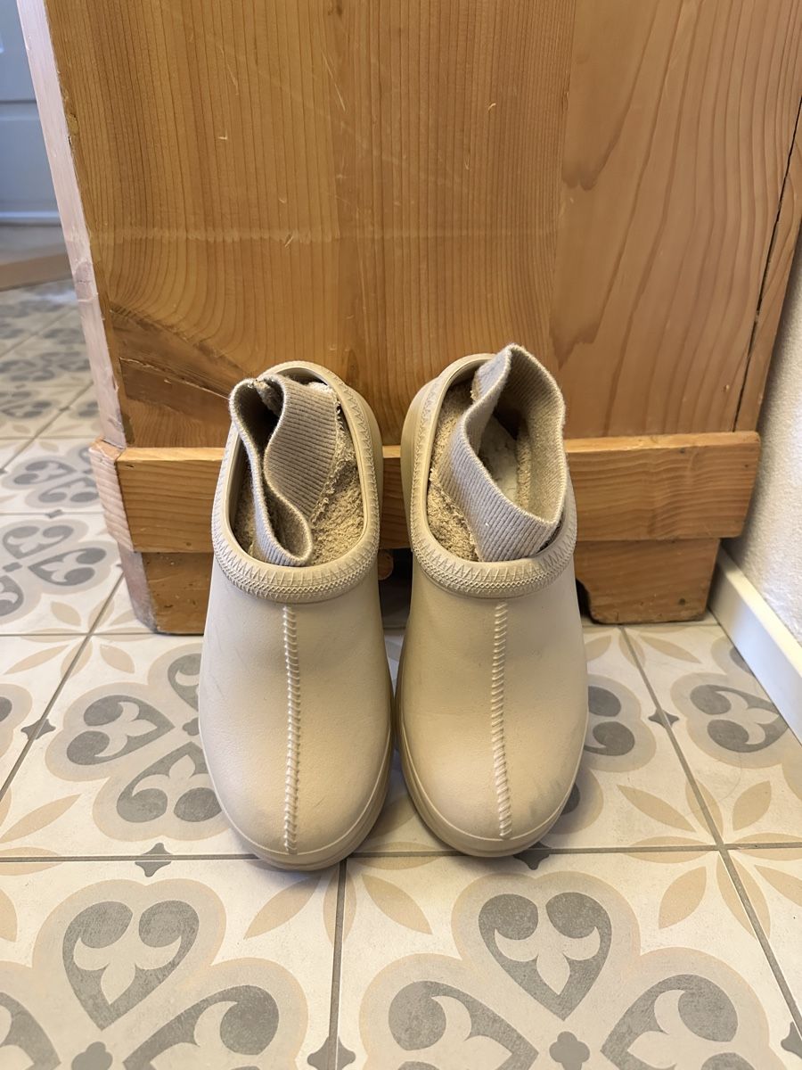 Ugg Chaussures femmes: Ugg Tasman Slipper – D'occasion à Zürich par NicolaLauraJoy 2