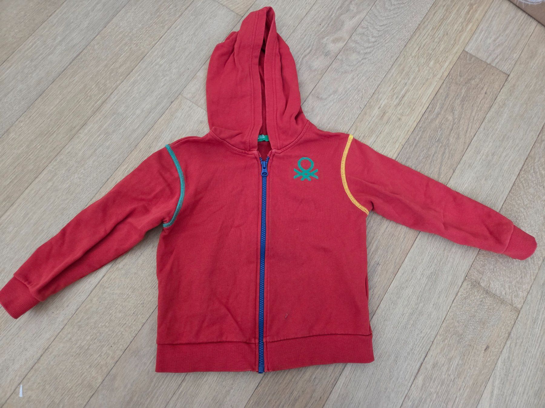 Benetton Maglioni & Felpe: Sweat à capuche Benetton taille 110 – Usato da Carouge GE venduto da Gasco