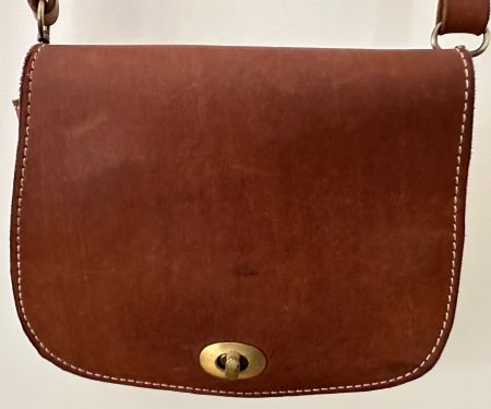 Sac à bandoulière en cuir véritable, parfait pour l'été!