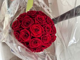 Rosenbox Unique Roses rot konserviert neuwertig