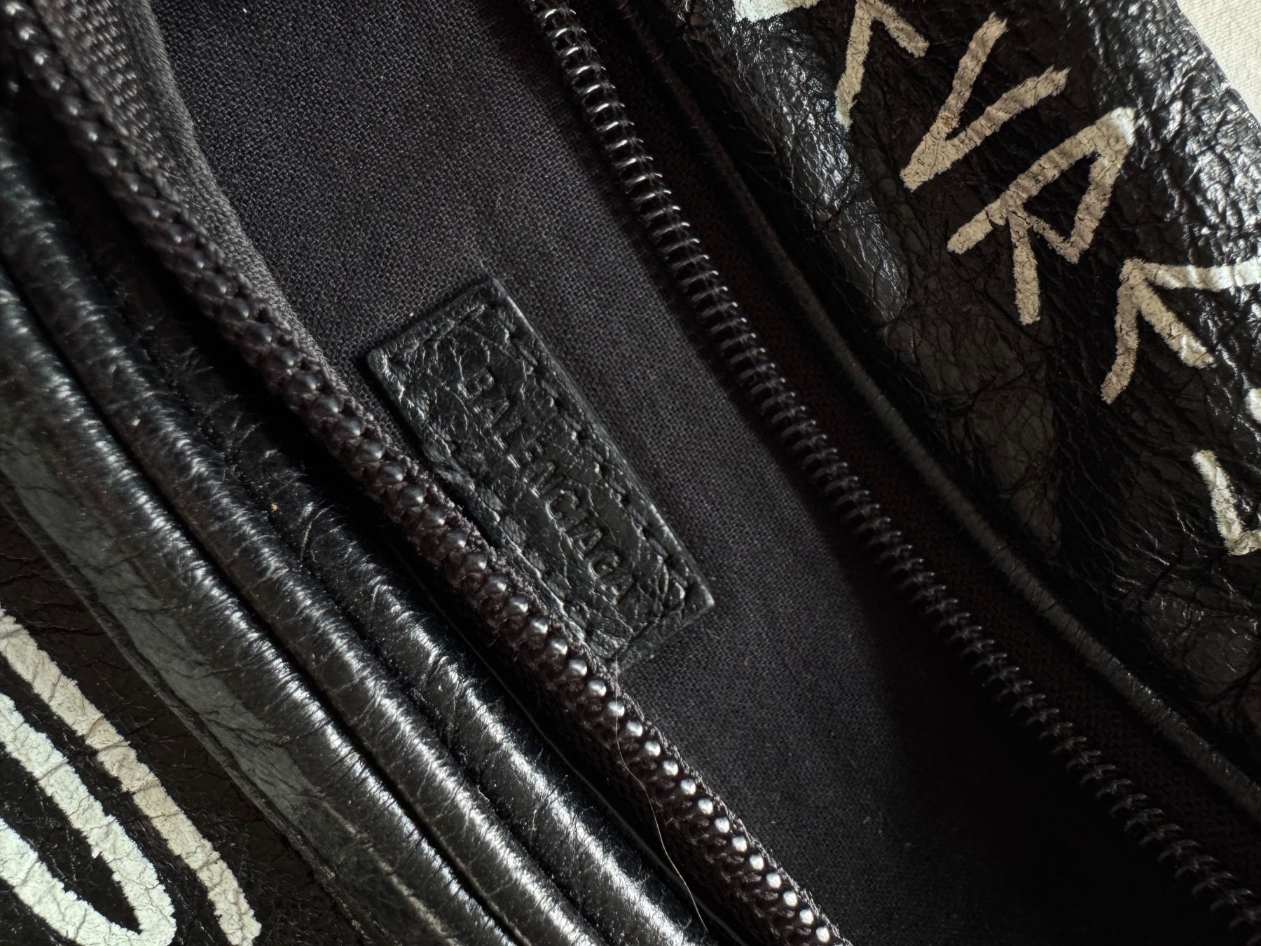 Balenciaga Borse: Balenciaga Graffiti Bauchtasche – Usato da Winterthur venduto da geo_6fms 2