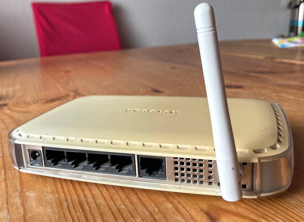 Modem & Router: Netgear Wireless Router – Usato da Ittigen venduto da Olten2 2