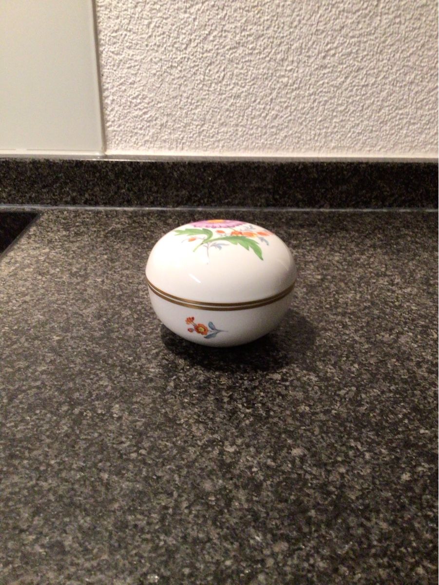 Zuccheriere: Zuckerdose / Schmuckdose mit Blumen Meissen – Usato da Flawil venduto da Thomie 2