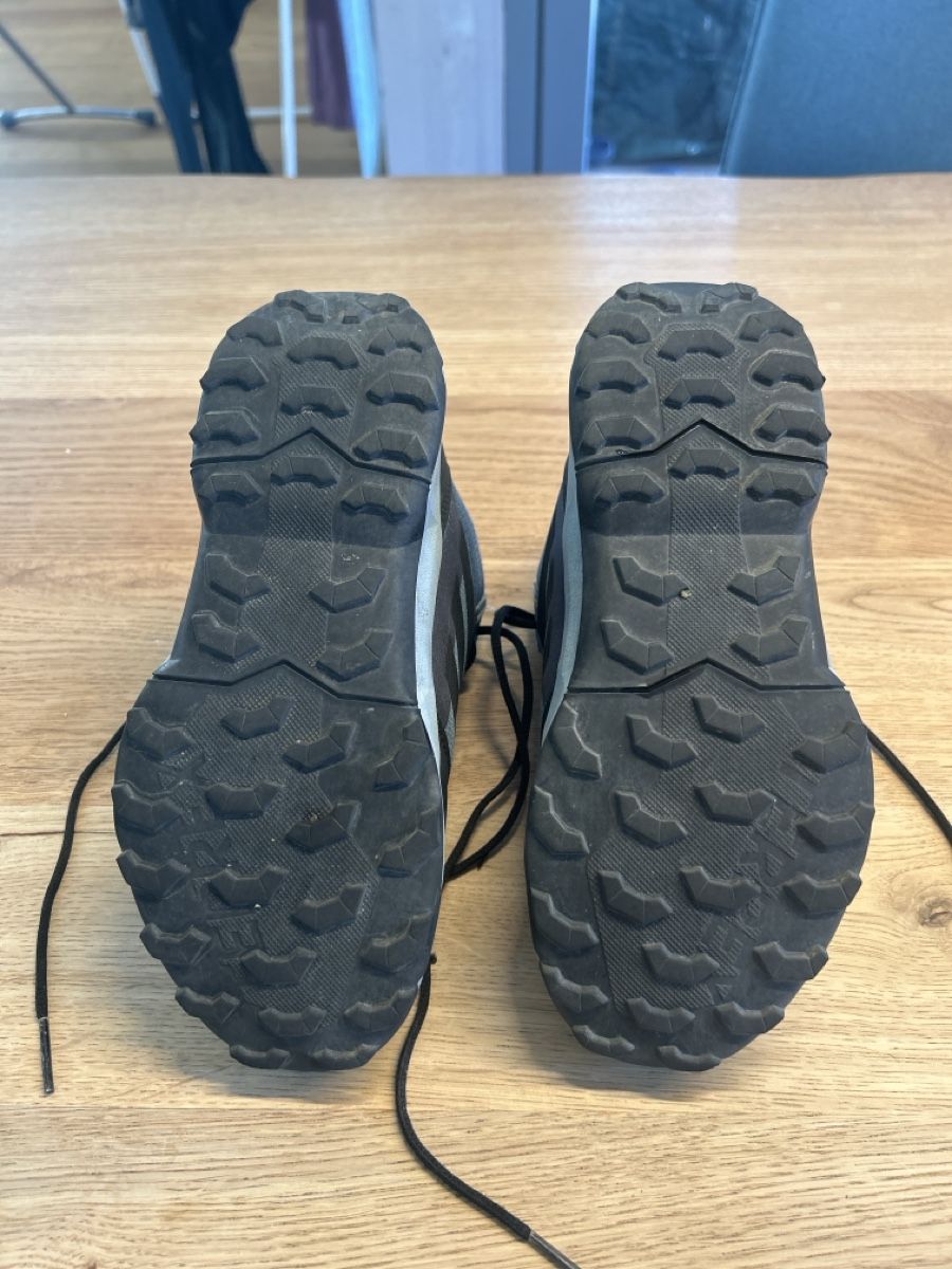 Adidas Chaussures garçon: Adidas Terrex Kinderwanderschuhe Grösse 35 – D'occasion à Liestal par Hostettler87 1