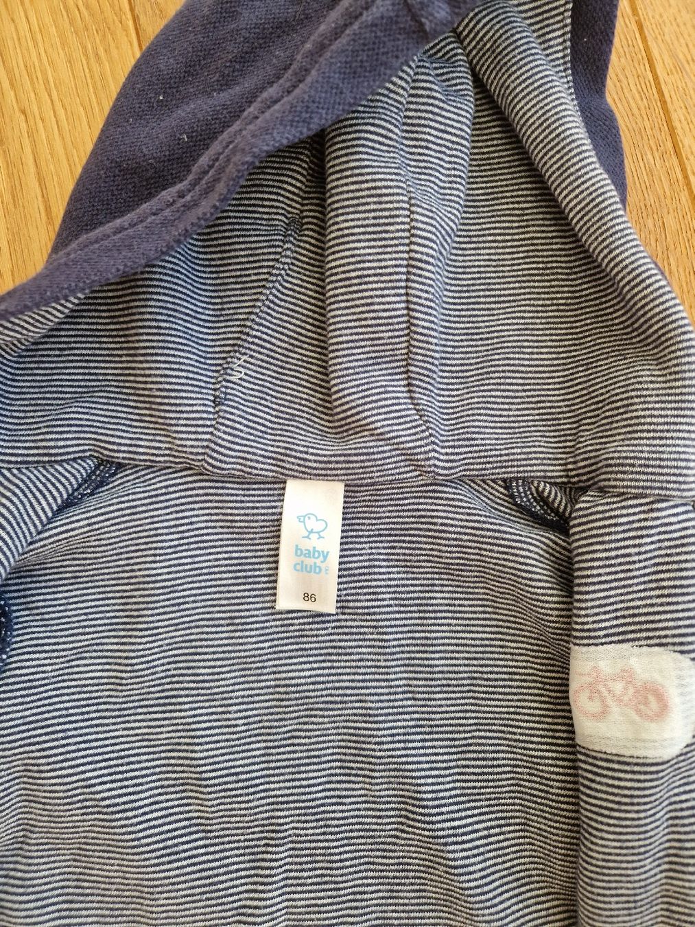 C&A Pulls et sweat-shirts: Baby Pullover Grösse 80/86 – D'occasion à Eschenbach SG par SanFranciscoCalifornia 1