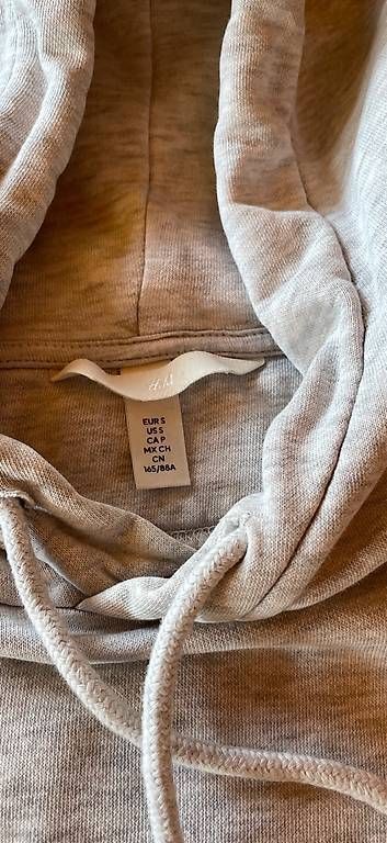 Maglioni & Felpe: Kapuzen-Pulli Gr. S/176 – Usato da Zweisimmen venduto da Mikat 1