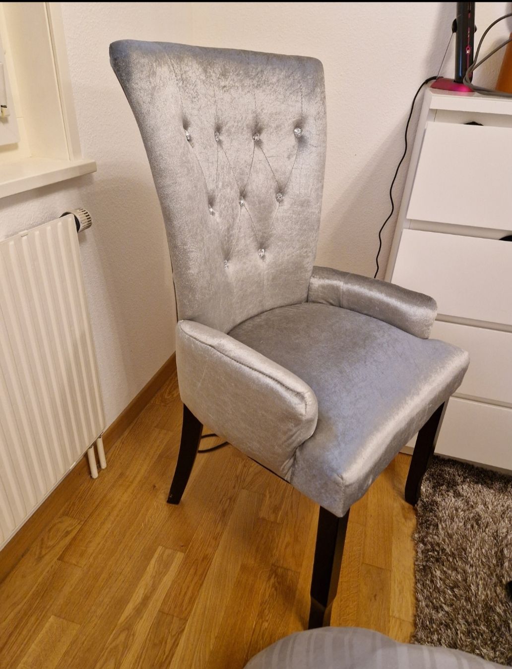 Poltrone: chaise fauteuil gris avec strass – Nuovo (secondo la descrizione) da Penthaz venduto da Sosotroc 2