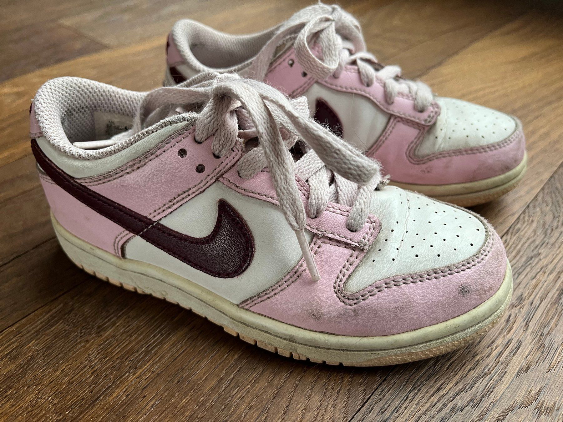 Nike Scarpe per ragazze: Turnschuhe Sneaker Nike Gr. 30 - Mädchen Schuhe – Usato da Affoltern am Albis venduto da Blackrhythm