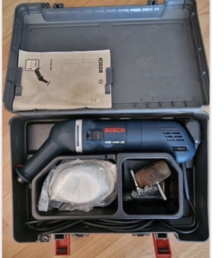 Bosch Schleifen & Polieren: BOSCH GEB 1000 CE ponceuse avec accessoires dans mallette – Gebraucht aus Fully von mouflette17