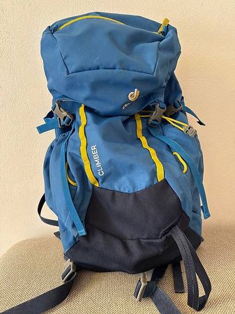 Deuter Kinderrucksack Climber - lapis-navy mit Regenhülle