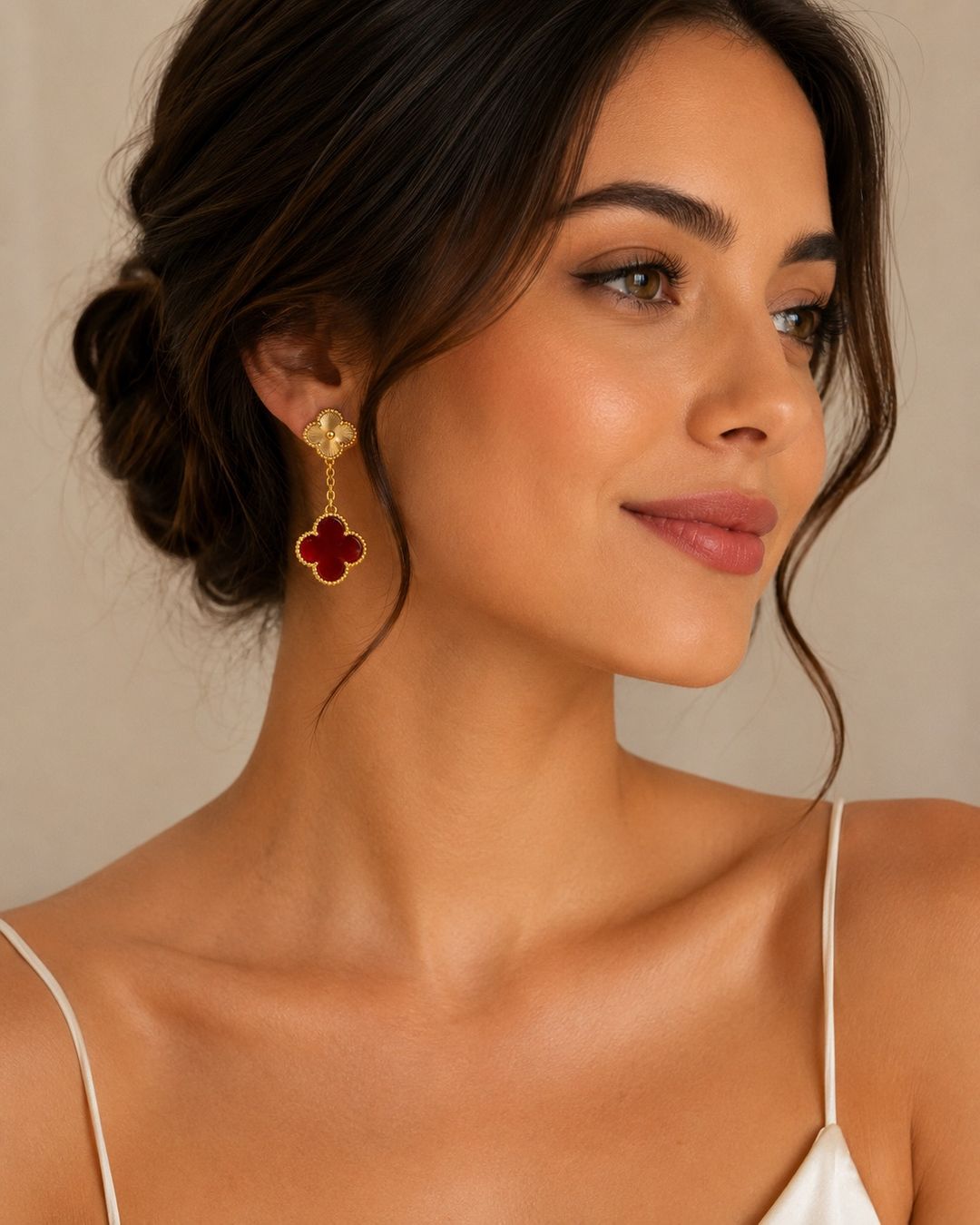Orecchini pendenti & Orecchini a lobo: Superbes boucles d'oreilles trèfle rouge – Nuovo e nell'imballaggio originale da St-Maurice venduto da Sandrinette123 1