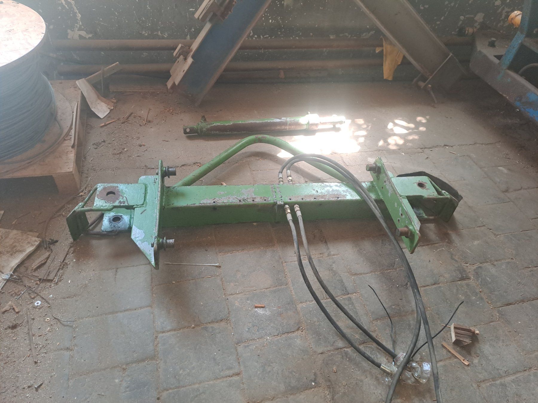 Toutes les machines: Heckstapler mit Ballenzag für siloballen oder Brennholz – Défectueux à Turbenthal par speedtech 3