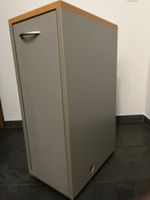 Grauer Büroschrank, praktische Aufbewahrung, Top Zustand!...