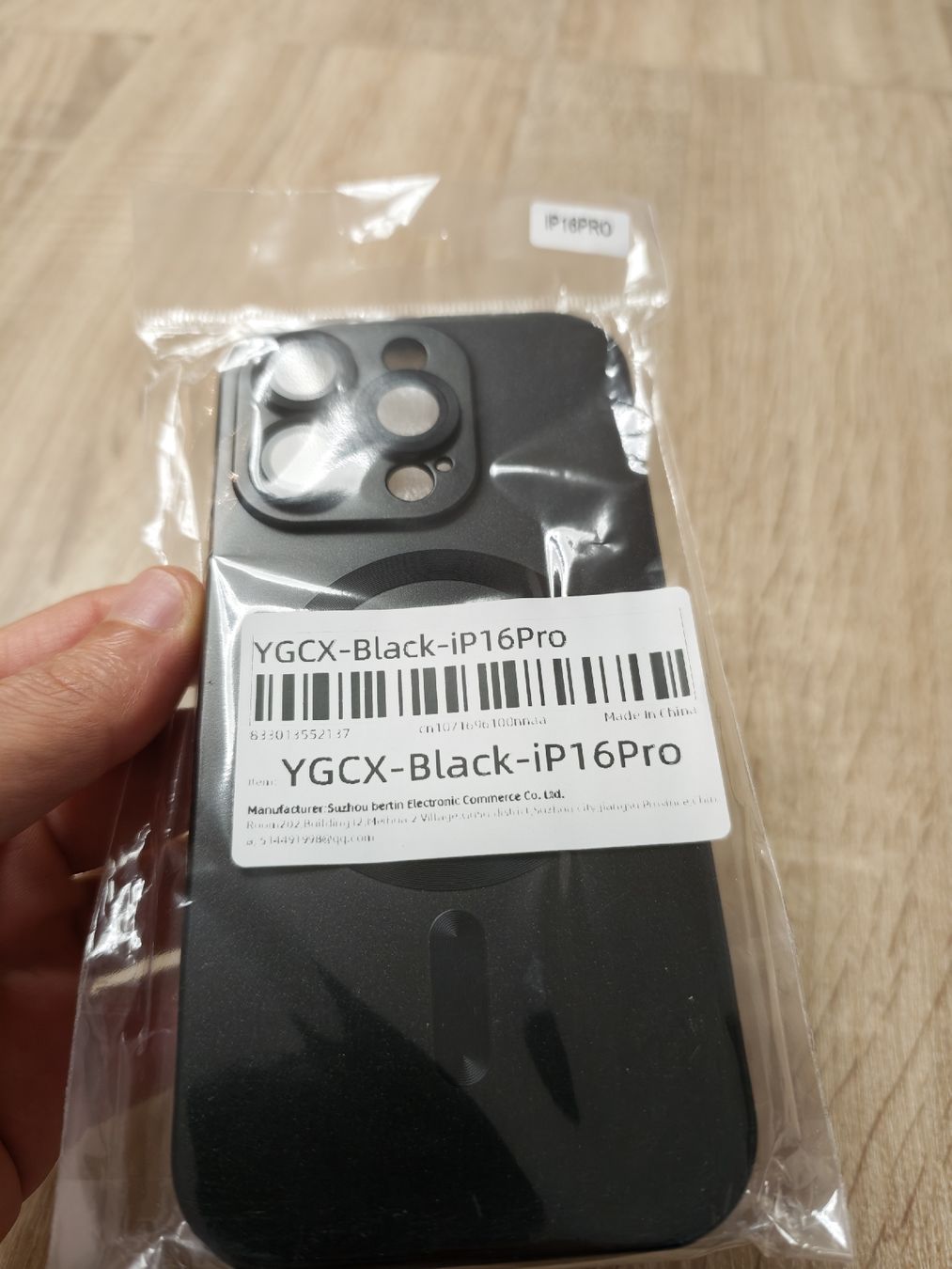 Apple Covers & Schutzfolien: iPhone 16pro Silikonhülle - black – Neu und originalverpackt aus St. Antoni von Animalisch