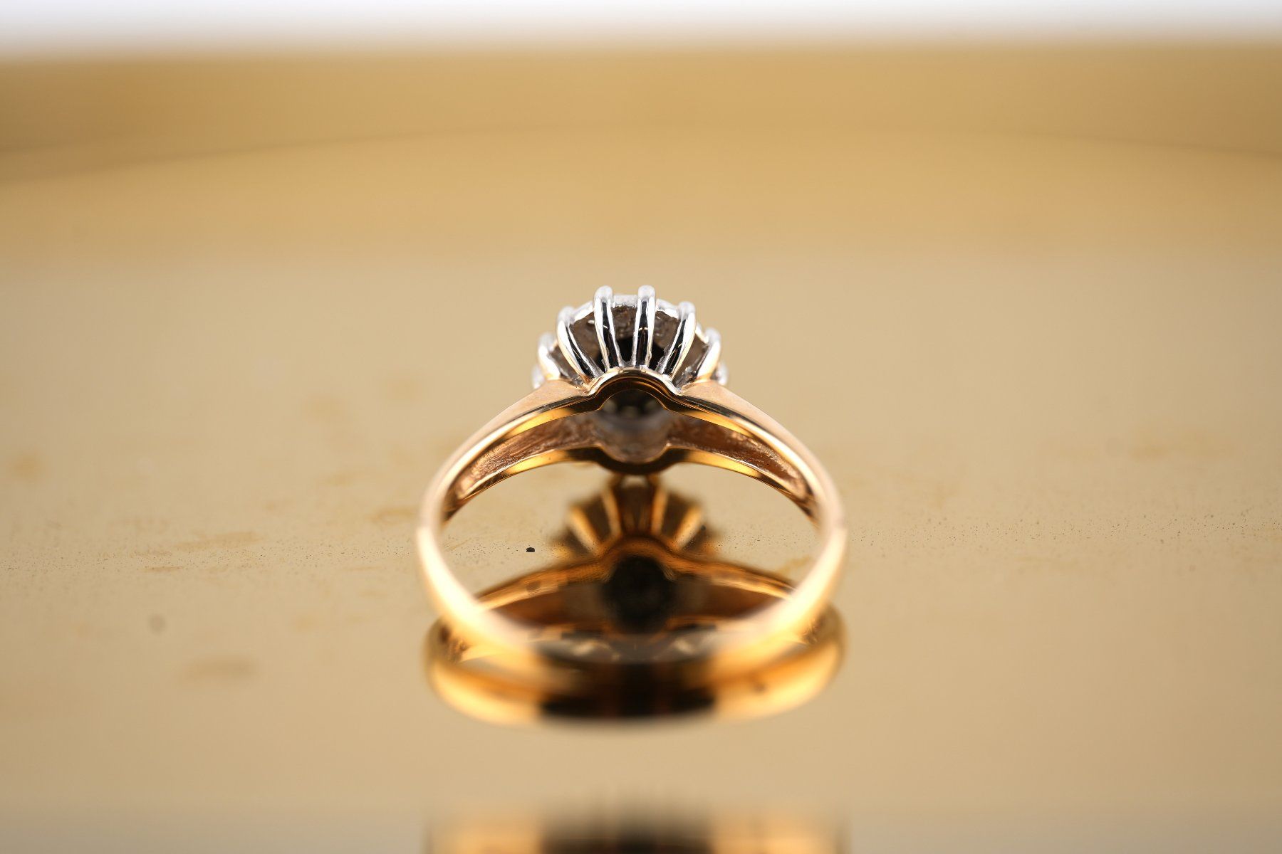 Anelli: Goldring 14K mit Saphir und Diamanten – Usato da Basel venduto da Vip24 4
