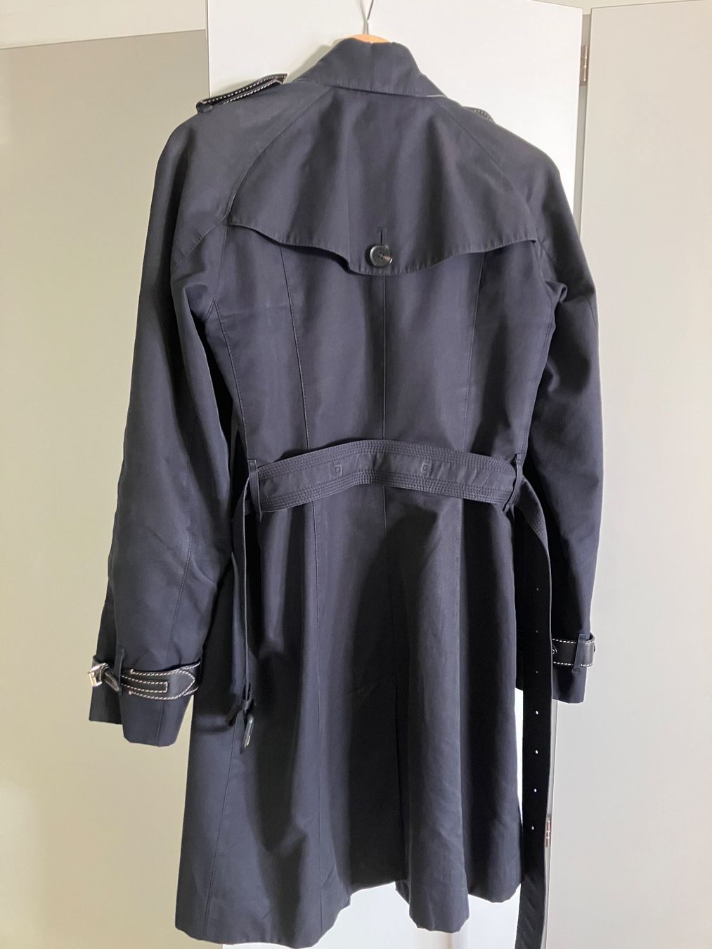 Burberry Cappotti: Burberry Trenchcoat – Usato da Walchwil venduto da Maxana 4