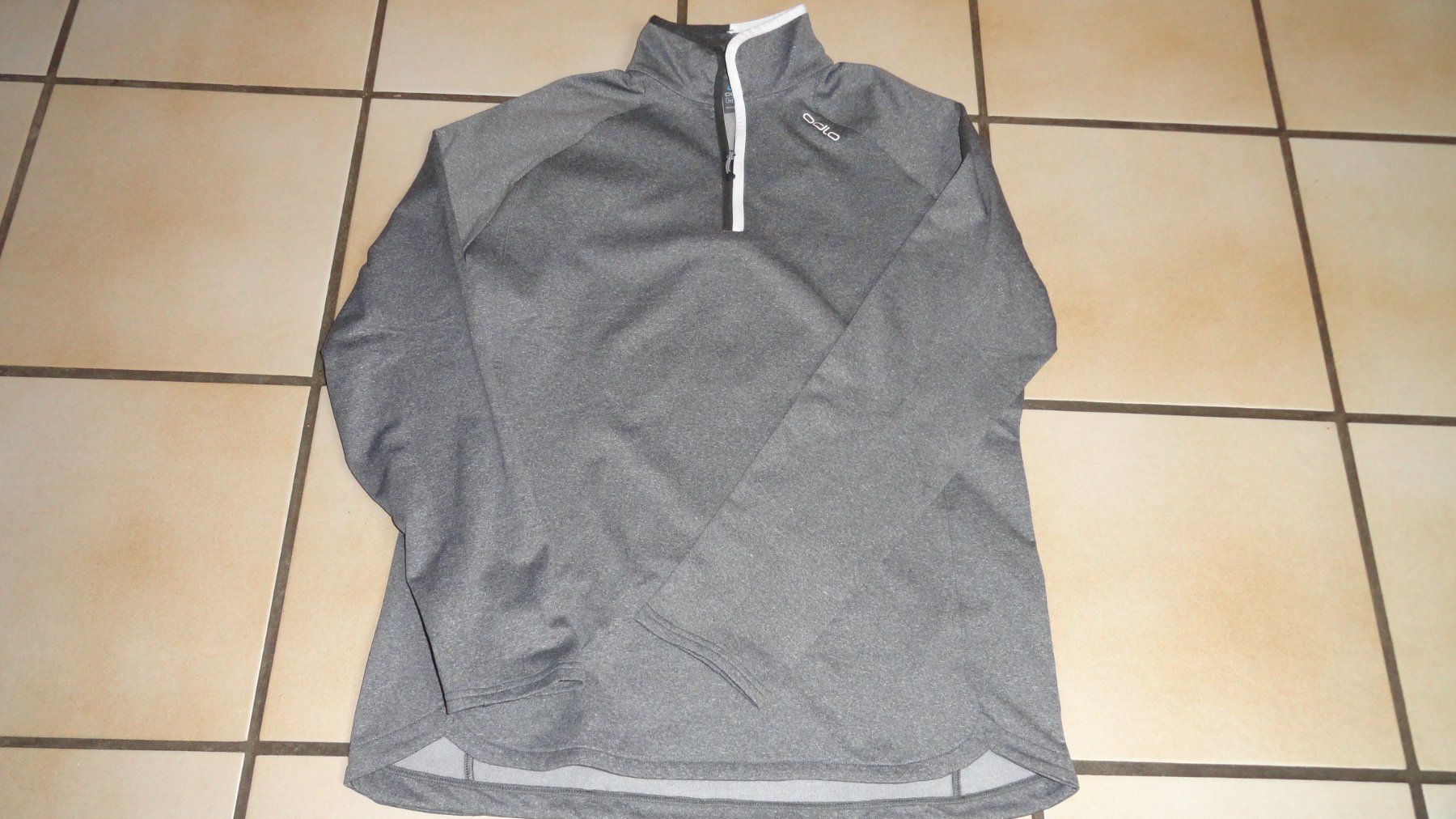 Odlo Maglioni & Felpe: Odlo leichter Shellpullover NEU grau XL – Nuovo e nell'imballaggio originale da Gstaad venduto da Kuhstall-2026