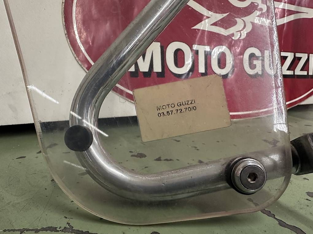 Moto Guzzi Tutti i ricambio per moto: Windschutzscheibe Moto Guzzi – Usato da Dättlikon venduto da Becd 2
