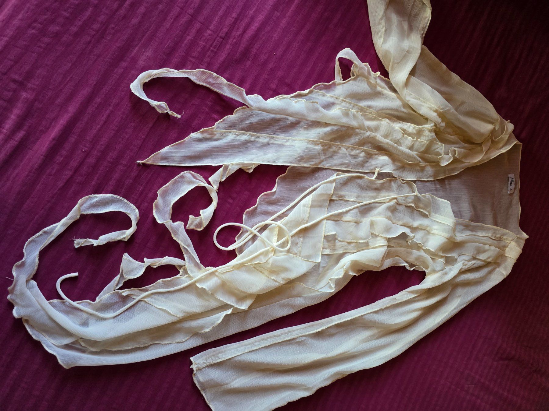 Blusen: Long- Bluse Romantischer Schnitt – Gebraucht aus Frutigen von Amber19617