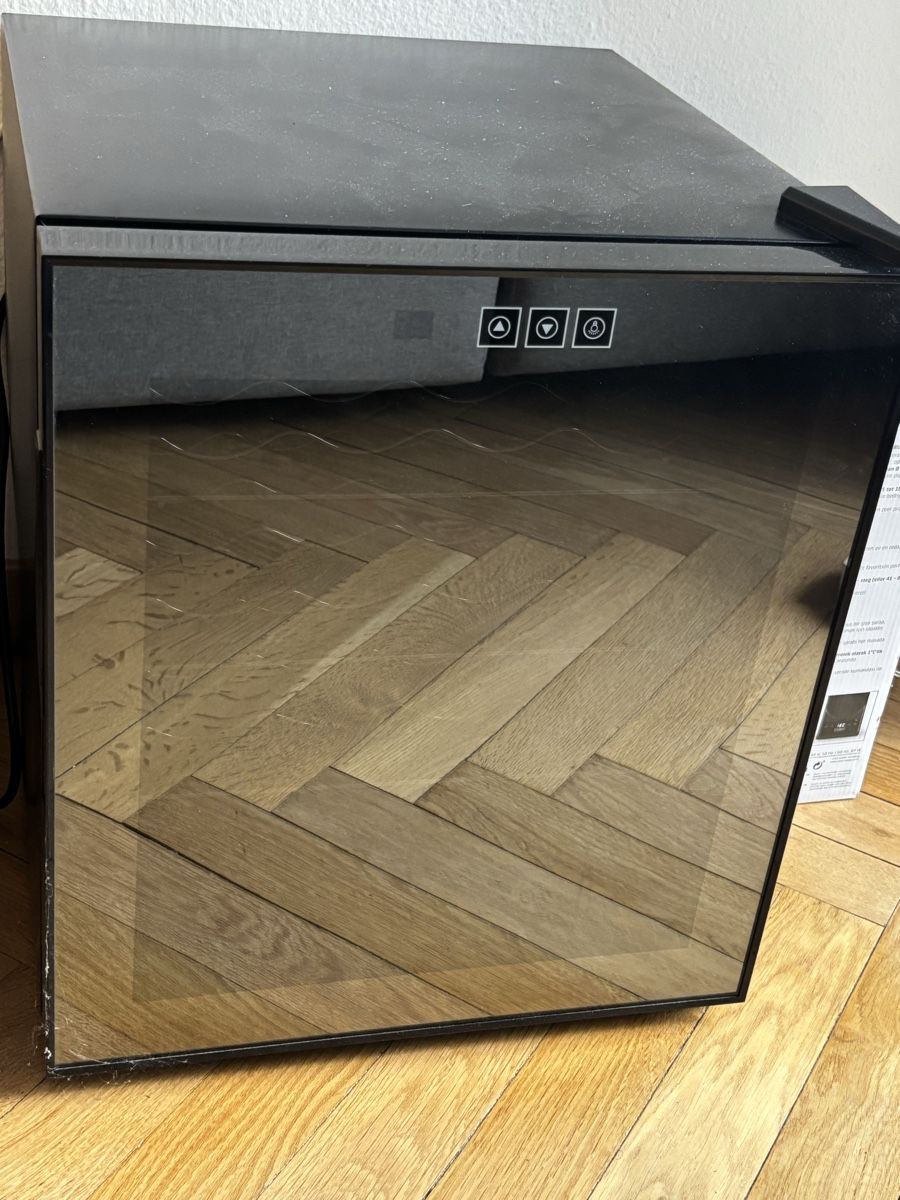 Kühlschrank: Wine/bottle cooler  – Gebraucht aus Zurich von emm_pqn8 1
