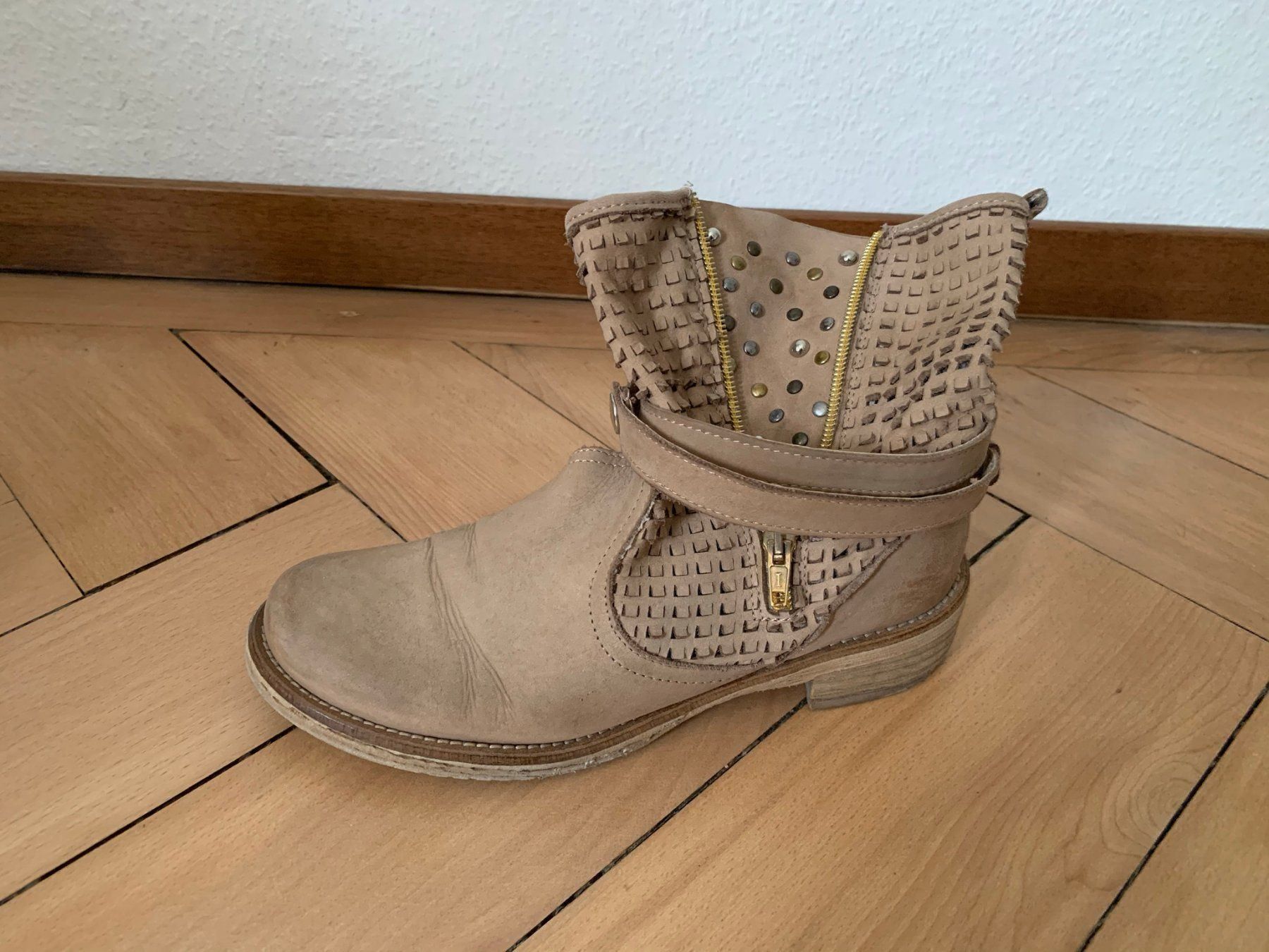 Chaussures femmes: KIRA BONELLI - Leder Stiefelette hellbraun 37 – D'occasion à Zürich par Diazaio 1